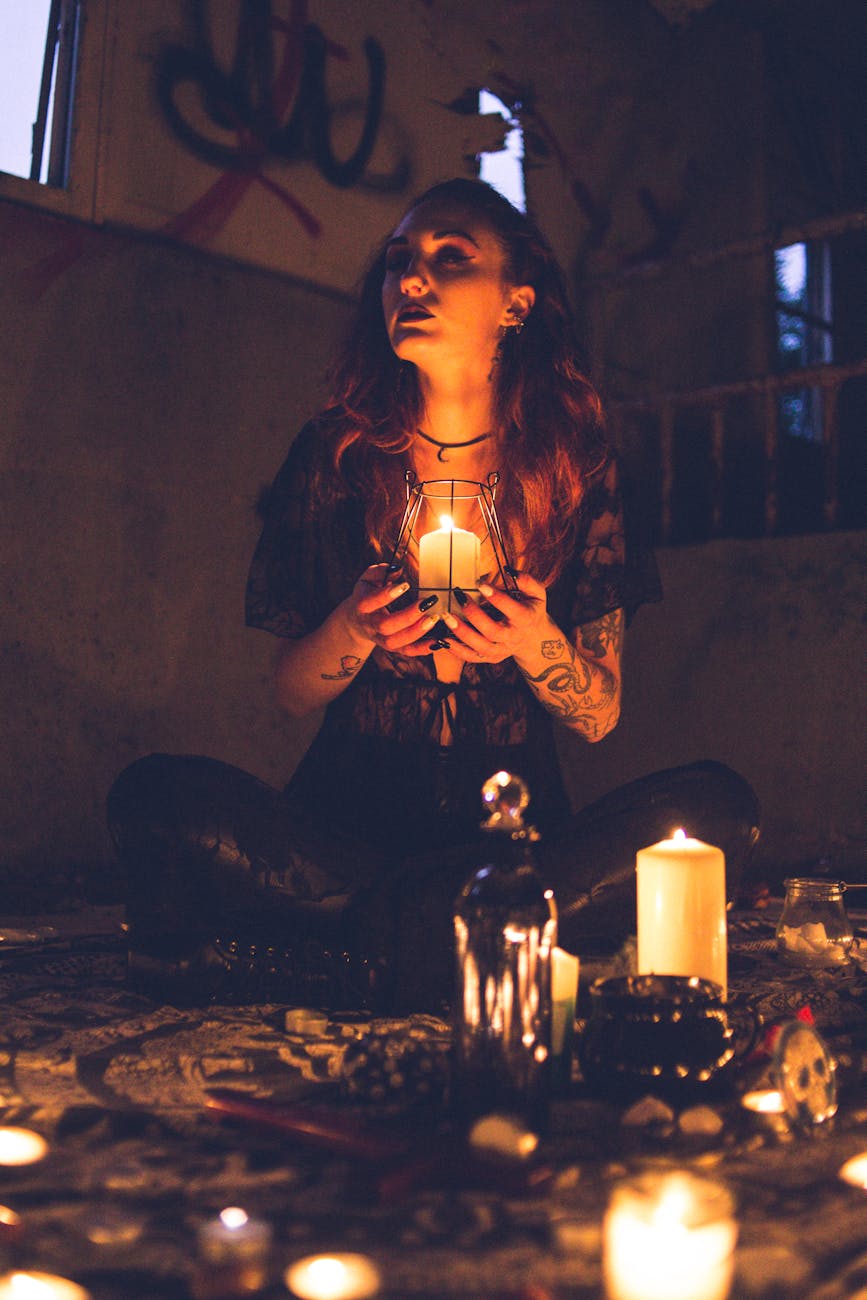 Okkulte Manifestation: Die praktischen Schritte zur Manipulation negativer Energien